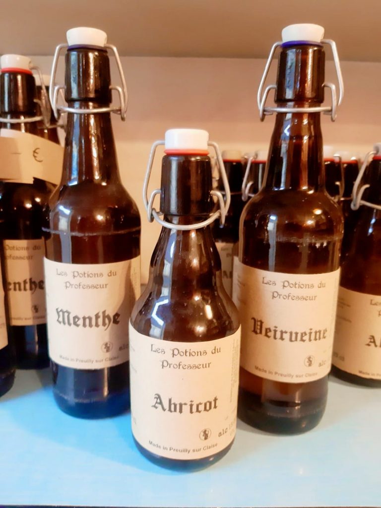 L’attribut alt de cette image est vide, son nom de fichier est liqueurs-768x1024.jpg.